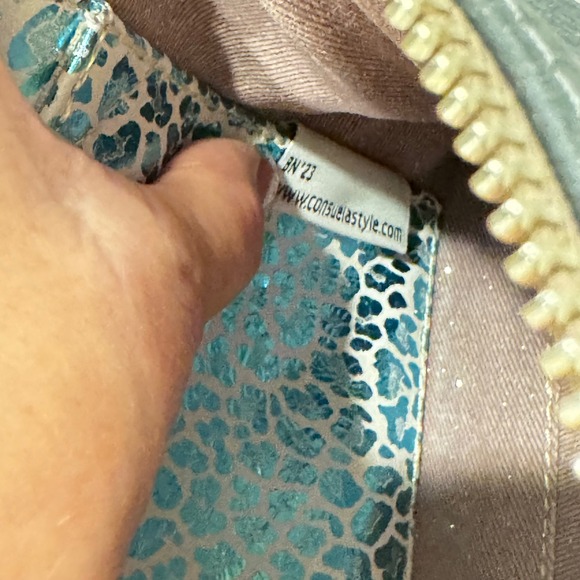 Consuela Midtown Keanu Gray Leather Crossbody Bag  NWT 9x6.25x2.5 - Picture 16 of 16